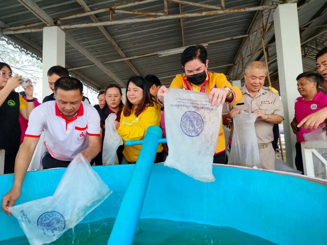 ปล่อยพันธุ์กุ้งก้ามกรามสู่กว๊านพะเยาในโครงการฟื้นฟูกุ้งก้ามกรามกว๊านพะเยา (ครั้งที่ 1)