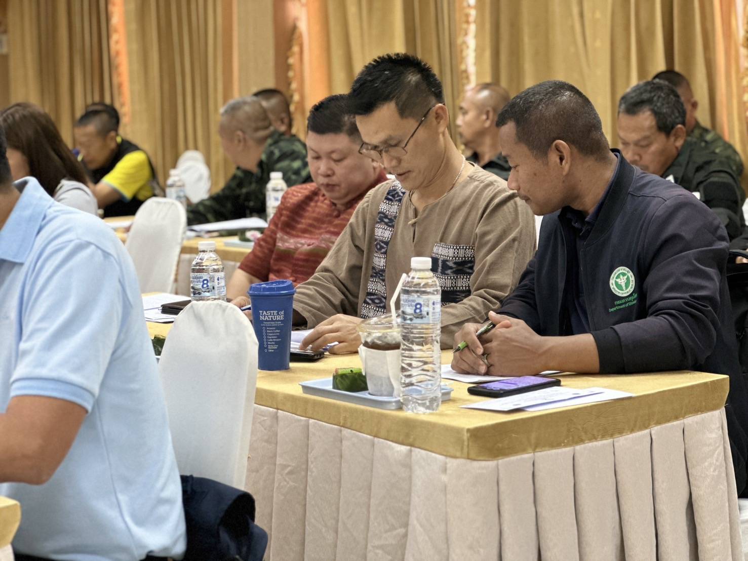 ประชุมหัวหน้าส่วนราชการและหัวหน้าหน่วยงานที่เกี่ยวข้อง..คลิก