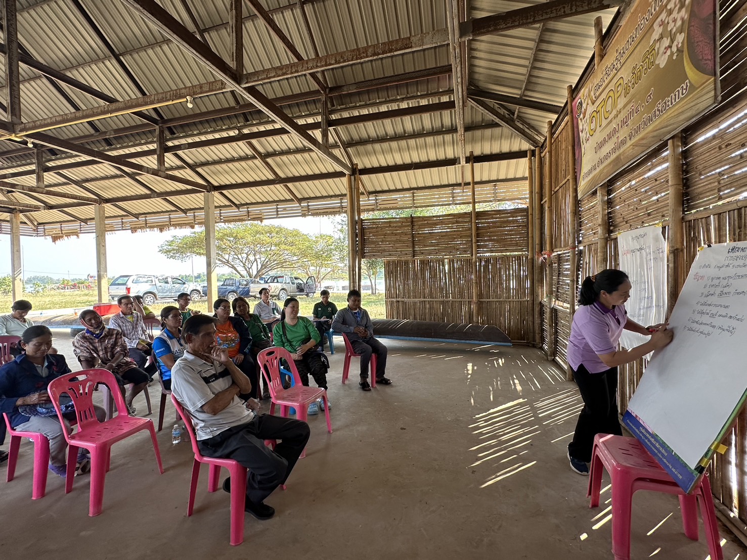 ร่วมประชุมทีมผู้จัดการแปลงและเกษตรกรในกลุ่มแปลงใหญ่ เพื่อวิเคราะห์สถานการณ์รายแปลง..คลิก