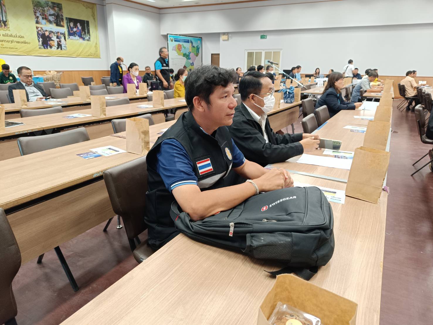 นายสมศักดิ์ ทองหุล ผู้อำนวยการศูนย์วิจัยและพัฒนาประมงน้ำจืดขอนแก่น เข้าร่วมชี้แจงการดำเนินงานภายใต้แผนงานโครงการบริหารจัดการทรัพยากรประมง ในการติดตามในประเด็นการขับเคลื่อนยุทธศาสตร์ชาติไปสู่การปฏิบัติฯ..คลิก