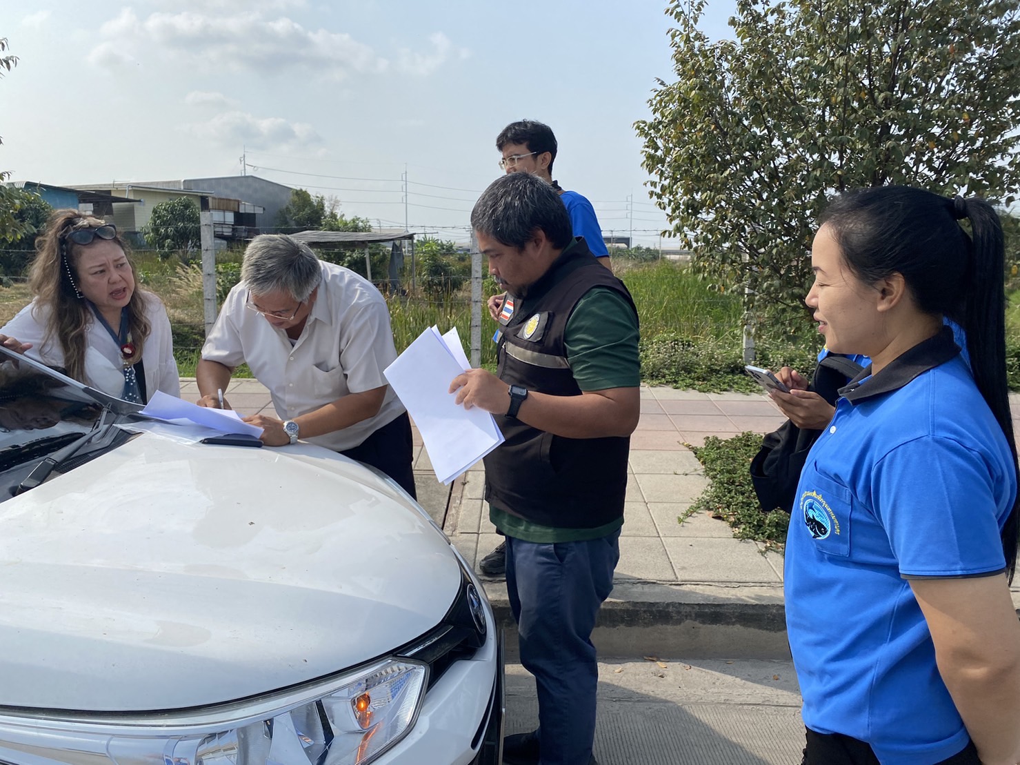 สำนักงานประมงพื้นที่กรุงเทพมหานคร ลงพื้นที่ให้บริการแก่เกษตรกร ในพื้นที่เขตลาดกระบัง กรุงเทพมหานคร