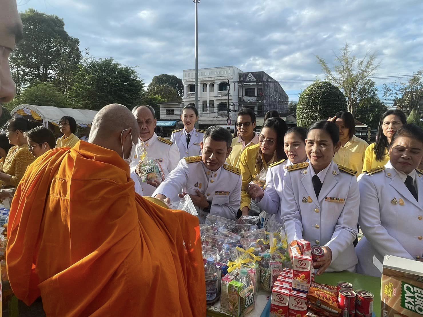 สำนักงานประมงจังหวัดสตูลร่วมเจริญพระพุทธมนต์และทำบุญตักบาตรถวายเป็นพระราชกุศล เนื่องในวันคล้ายวันพระบรมราชสมภพ พระบาทสมเด็จพระบรมชนกาธิเบศร มหาภูมิพลอดุลยเดชมหาราช บรมนาถบพิตร วันชาติ และวันพ่อแห่งชาติ 5 ธันวาคม 2566..คลิก