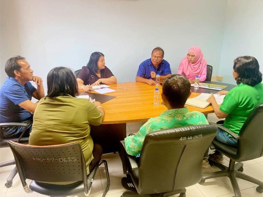 สำนักงานประมงจังหวัดสตูลร่วมกับเทศมนตรีตำบลคลองขุด ปรึกษาหารือ การปรับปรุงท่าเทียบเรือบ้านเขาจีน หมู่ที่ 1 ตำบลคลองขุด อำเภอเมือง จังหวัดสตูล..คลิก