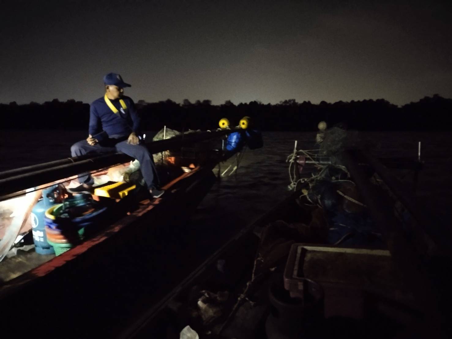 จับกุมเรือประมงอวนรุนปลา จำนวน 2 ลำ..คลิก