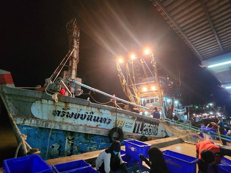    เจ้าหน้าที่ศูนย์วิจัยและพัฒนาประมงทะเลสงขลา ออกปฏิบัติงานเก็บรวบรวมข้อมูลทรัพยากรประมงจากเรืออวนล้อมจับที่ขึ้นท่าในพื้นที่จังหวัดสงขลา และปัตตานี ประจำเดือนกุมภาพันธ์ 2567..คลิก