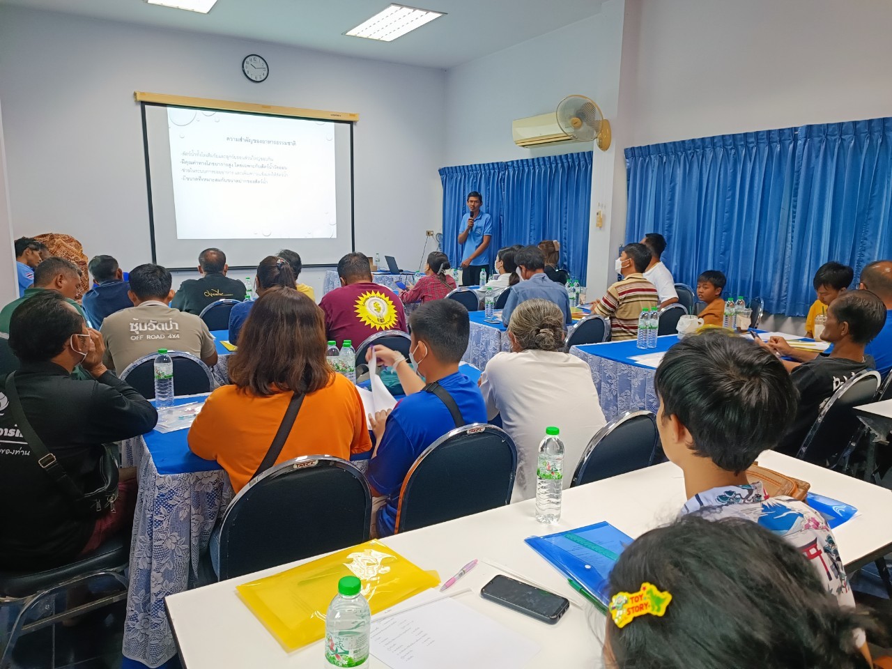 จัดฝึกอบรมโครงการส่งเสริมและพัฒนาสินค้าเกษตรอัตลักษณ์พื้นถิ่น (ปลาม้า)..คลิก
