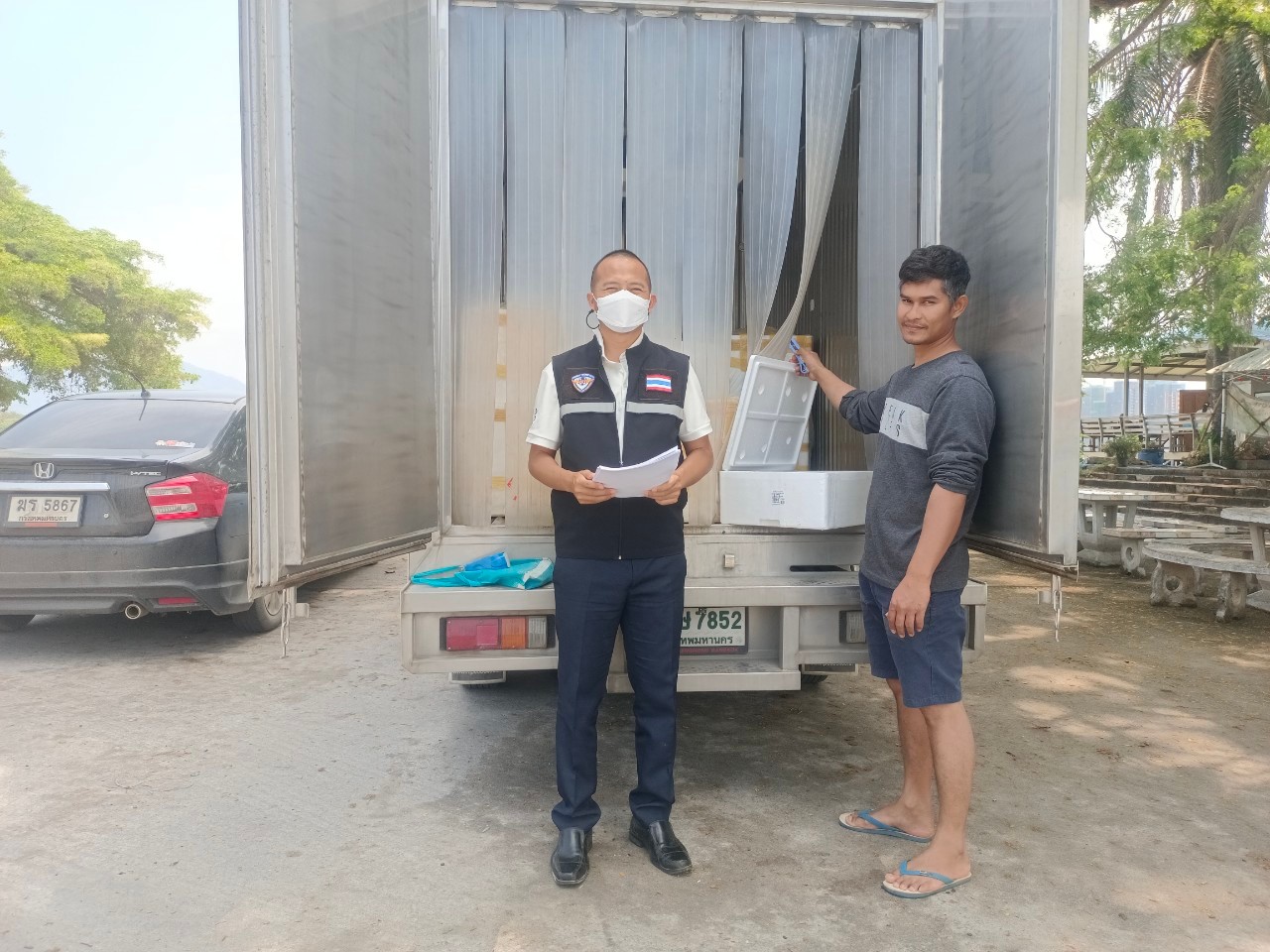 เจ้าหน้าที่ศูนย์บริหารจัดการด่านตรวจประมงเขต 1 (เชียงราย) ตรวจสอบสินค้าประมงส่งออกไปยังสาธารณรัฐประชาธิปไตยประชาชนลาว ผ่านทางด่านพรมแดนอำเภอเชียงแสน และด่านพรมแดนอำเภอเชียงของ จังหวัดเชียงราย..คลิก