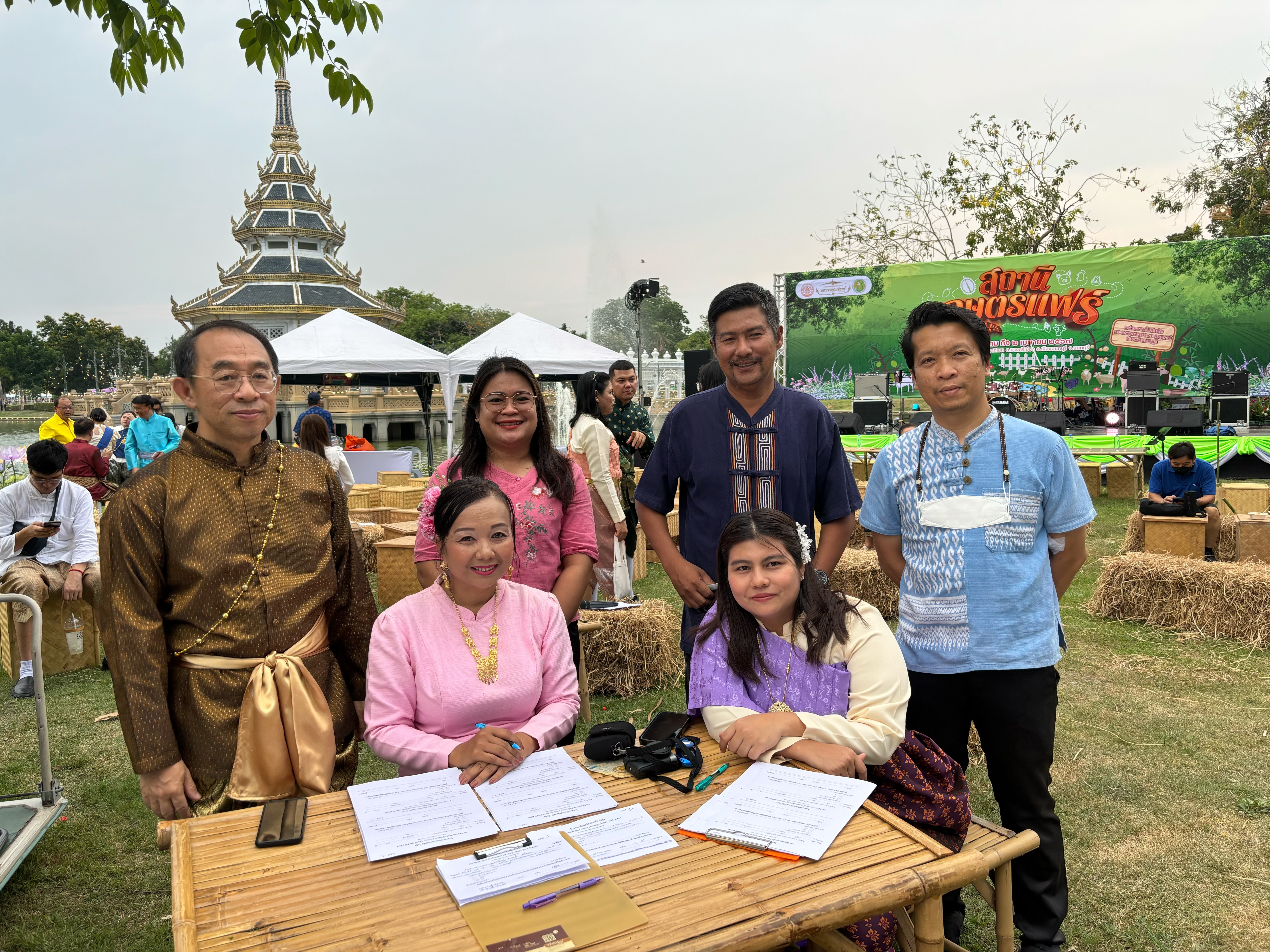พิธีเปิดงานวัฒนธรรมสองฝั่งเจ้าพระยา มหาเจษฎาบดินทร์ ปี 2567 และการแข่งขันกินกุ้ง..คลิก