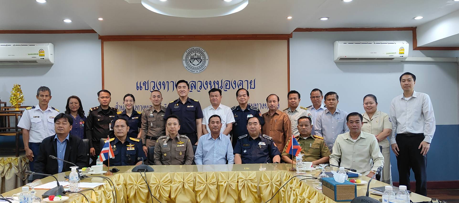 ประชุมพบปะแลกเปลี่ยนความคิดเห็นระหว่างเจ้าหน้าที่ด่านพรมแดนหนองคาย และด่านสากลสะพานมิตรภาพไทย - ลาว แห่งที่ 1 (จังหวัดหนองคาย - นครหลวงเวียงจันทร์)        ครั้งที่ 1 /2567..คลิก