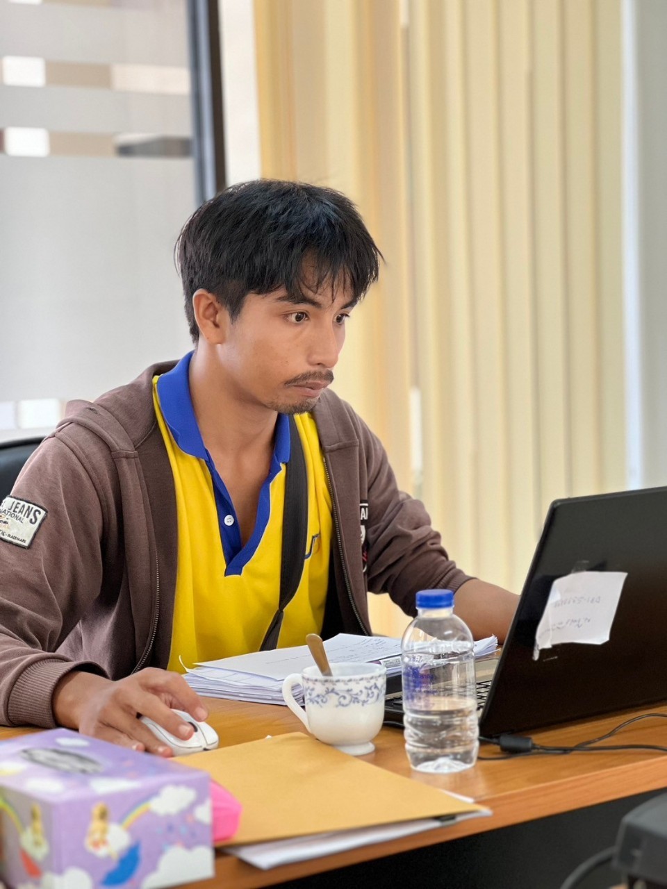 ประชุมถ่ายทอดความรู้ของหน่วยงานในแต่ละสำนักงานให้นักศึกษาฝึกงาน..คลิก