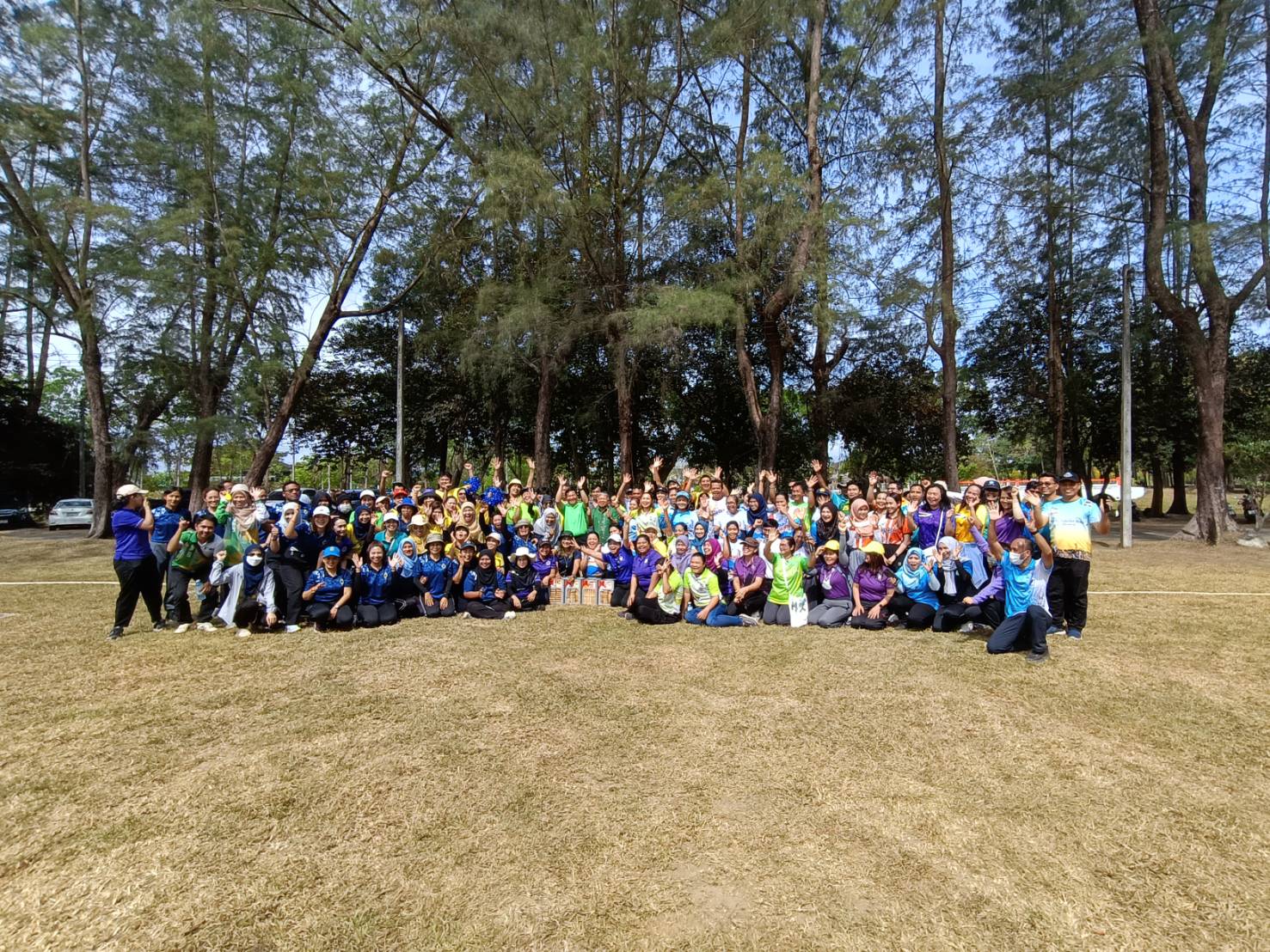 ภาพกิจกรรมเข้าร่วมกิจกรรม กีฬาสัมพันธ์กระทรวงเกษตรและสหกรณ์จังหวัดยะลา..คลิก