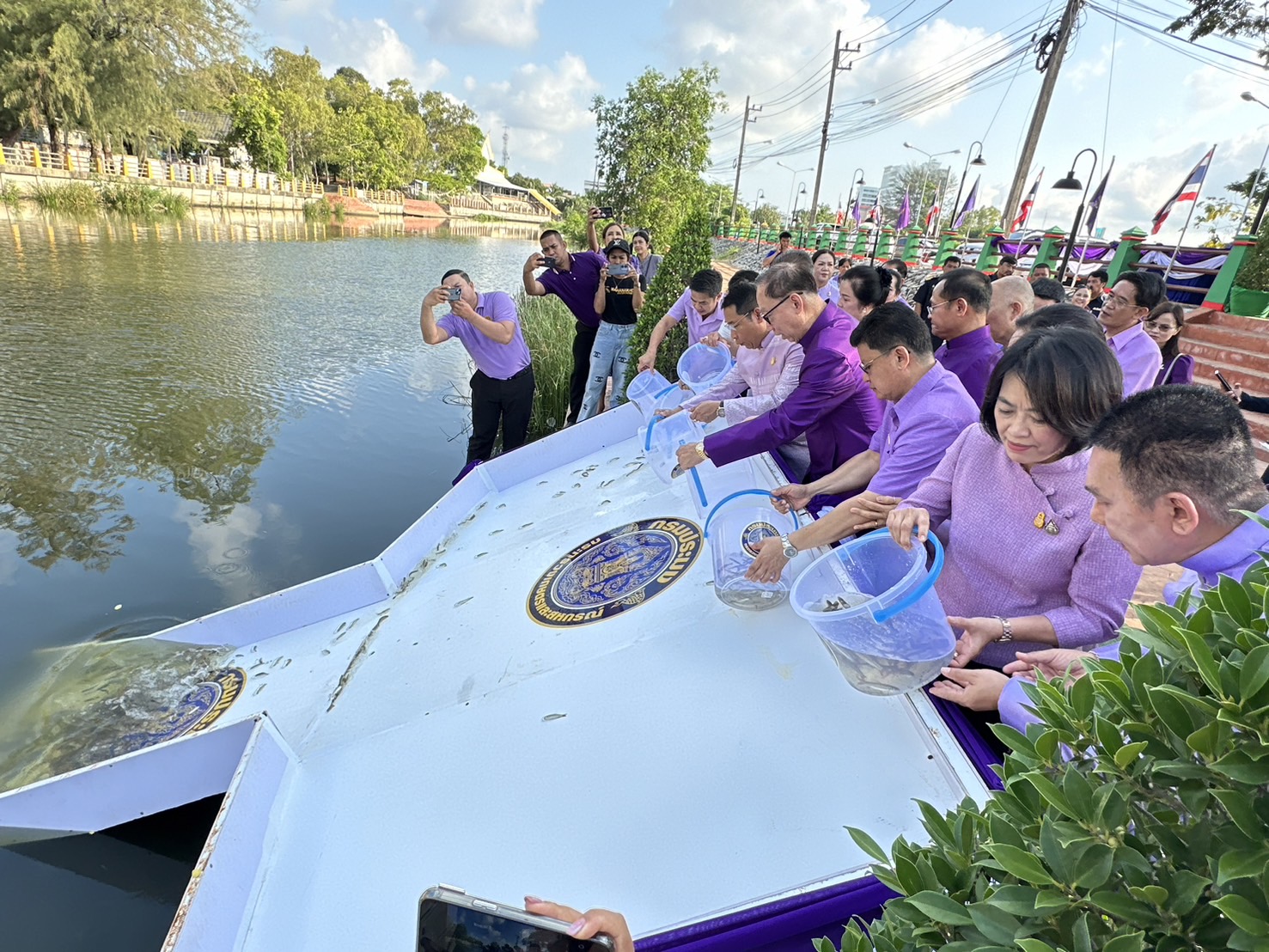 หน่วยงานประมงจังหวัดระยองจัดกิจกรรมปล่อยพันธุ์สัตว์น้ำเฉลิมพระเกียรติฯ สมเด็จพระกนิษฐาธิราชเจ้า กรมสมเด็จพระเทพรัตนราชสุดาฯ สยามบรมราชกุมารี..คลิก