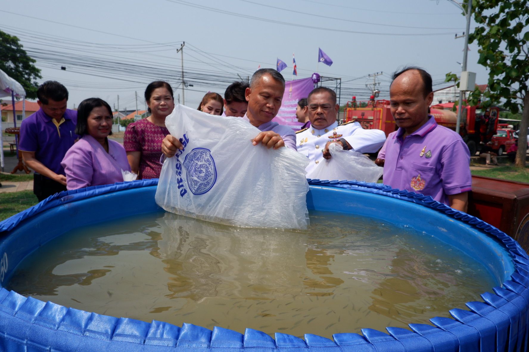ประมงเพชรบูรณ์ ปล่อยปลาหนึ่งแสนตัว เนื่องในวันคล้ายวันพระราชสมภพ สมเด็จพระกนิษฐาธิราชเจ้า กรมสมเด็จพระเทพรัตนราชสุดาฯ สยามบรมราชกุมารี..คลิก