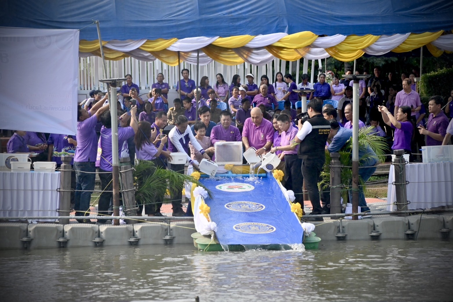 อธิบดีกรมประมง เป็นประธานในพิธีปล่อยพันธุ์สัตว์น้ำเพื่อฟื้นฟูระบบนิเวศแหล่งน้ำและทรัพยากรสัตว์น้ำ..คลิก