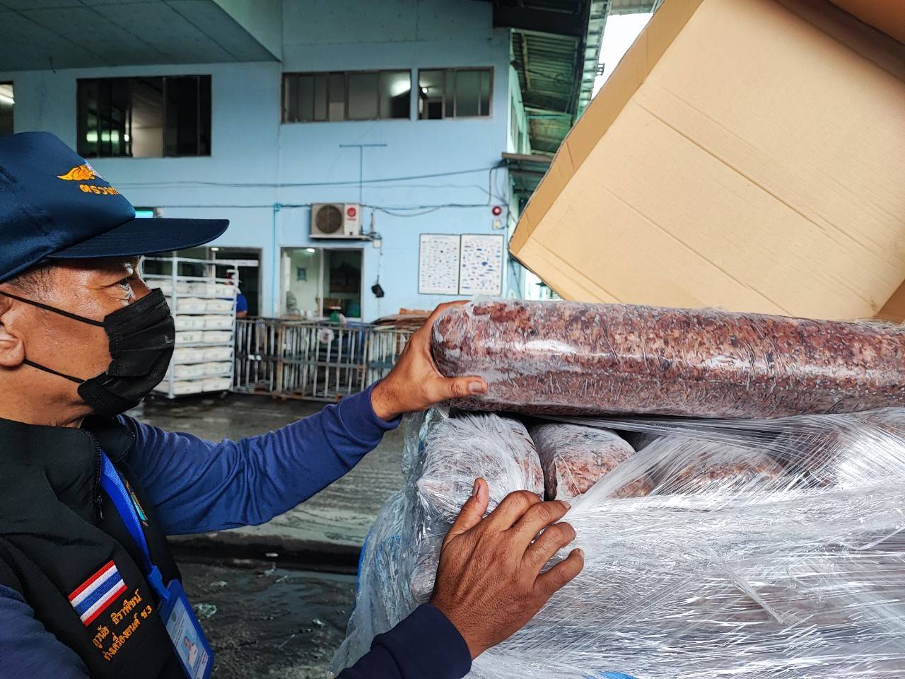 ร่วมกับศูนย์บริหารจัดการด่านตรวจประมงเขต 5 สมุทรสาคร(Contract point) ตรวจปล่อยตู้คอนเทนเนอร์ ณ สถานประกอบการปลายทาง(3 เมษายน 2567)..คลิก