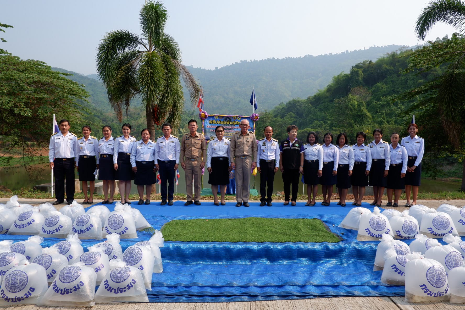 ร่วมพิธีปล่อยพันธุ์สัตว์น้ำ เนื่องในวันข้าราชการพลเรือน จังหวัดเพชรบูรณ์ ประจำปี 2567