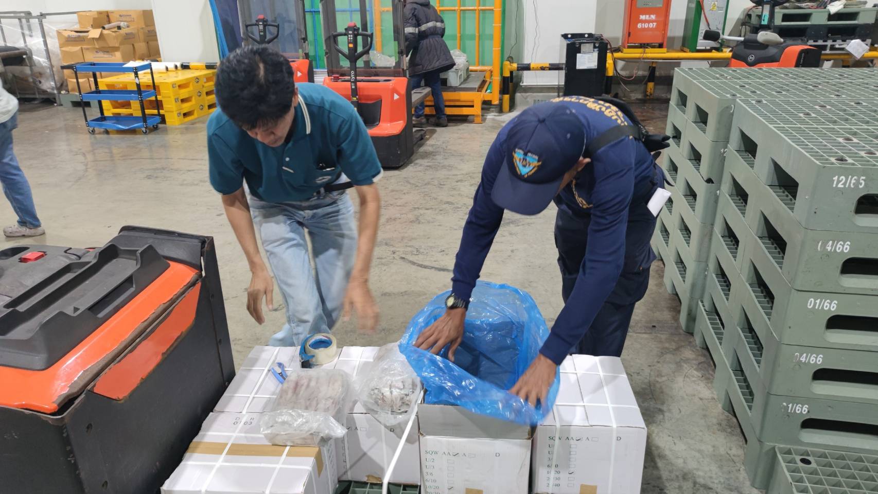 ร่วมกับศูนย์บริหารจัดการด่านตรวจประมงเขต 5 สมุทรสาคร(Contract point) ตรวจปล่อยตู้คอนเทนเนอร์ ณ สถานประกอบการปลายทาง(6 เมษายน 2567)..คลิก