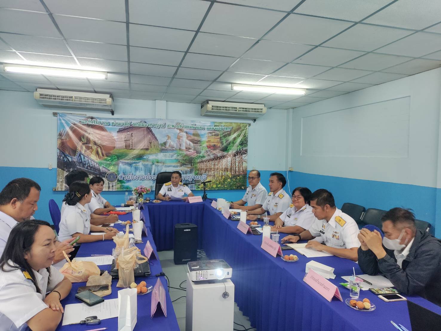 ประชุมข้าราชการ พนักงานราชการ และเจ้าหน้าที่สำนักงานประมงจังหวัดกาญจนบุรี ประจำเดือน มีนาคม 2567