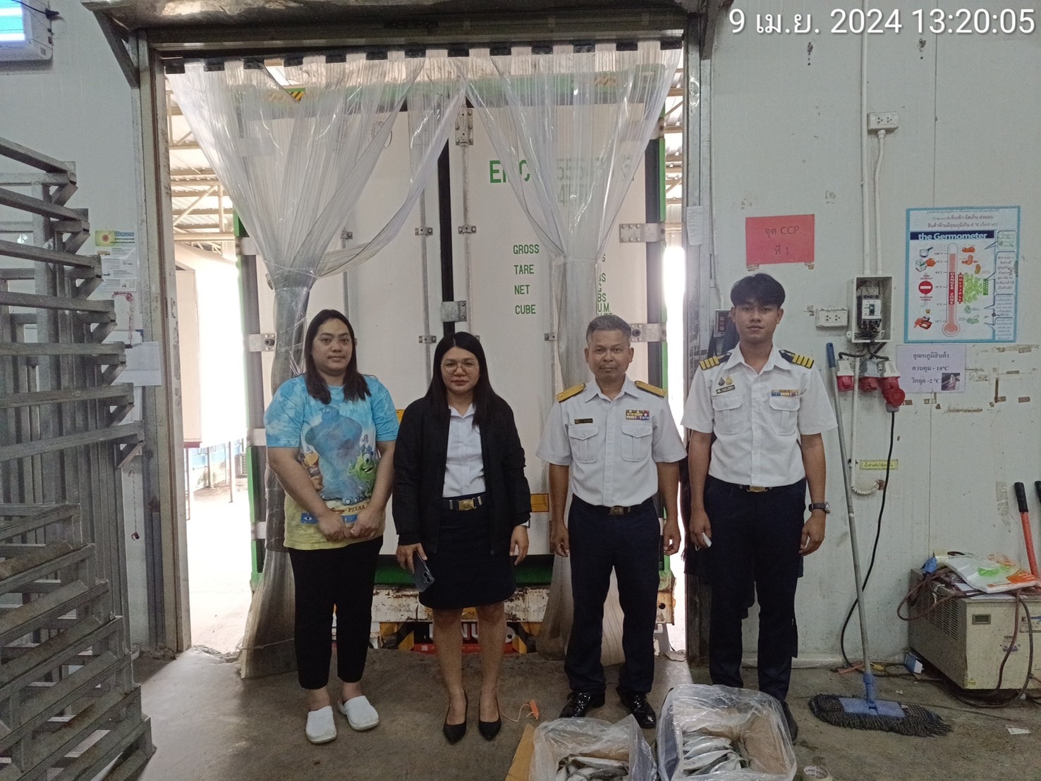 ลงพื้นที่ตรวจสอบและเฝ้าระวังป้องกันการลักลอบการนำเข้าสินค้าสัตว์น้ำที่ผิดกฎหมาย..คลิก