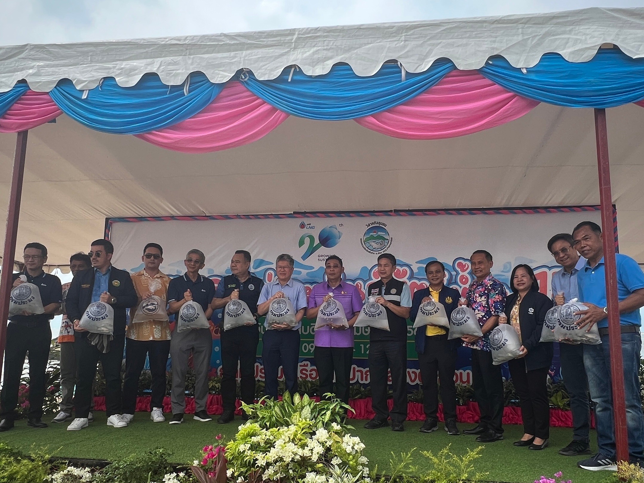 เข้าร่วมกิจกรรม “PTTLNG ปล่อยพันธุ์สัตว์น้ำ” ปีที่ 15..คลิก