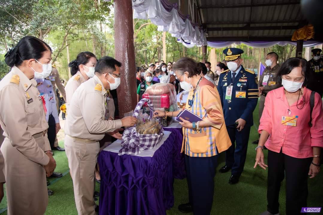 สมเด็จพระกนิษฐาธิราชเจ้า กรมสมเด็จพระเทพรัตนราชสุดาฯ สยามบรมราชกุมารี เสด็จพระราชดำเนินเป็นการส่วนพระองค์ ไปทอดพระเนตรโครงการพัฒนาพื้นที่ลุ่มน้ำห้วยบางทรายตอนบนอันเนื่องมาจากพระราชดำริจังหวัดมุกดาหาร..คลิก