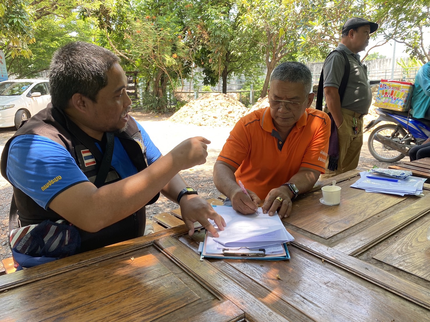 สำนักงานประมงพื้นที่กรุงเทพมหานคร ลงพื้นที่ให้บริการแก่เกษตรกรในพื้นที่เขตสะพานสูง และเขตประเวศ กรุงเทพมหานคร