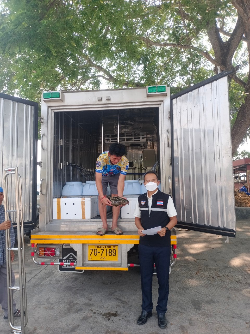เจ้าหน้าที่ศูนย์บริหารจัดการด่านตรวจประมง เขต 1 (เชียงราย ตรวจสอบสินค้าสัตว์น้ำส่งออกไปยังสาธารณรัฐประชาธิปไตยประชาชนลาว ผ่านทางด่านพรมแดนอำเภอเชียงแสน จังหวัดเชียงราย..คลิก