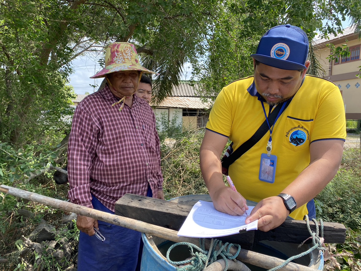 สำนักงานประมงพื้นที่กรุงเทพมหานคร ลงพื้นที่ให้บริการแก่เกษตรกรในพื้นที่เขตมีนบุรี และเขตลาดกระบัง กรุงเทพมหานคร