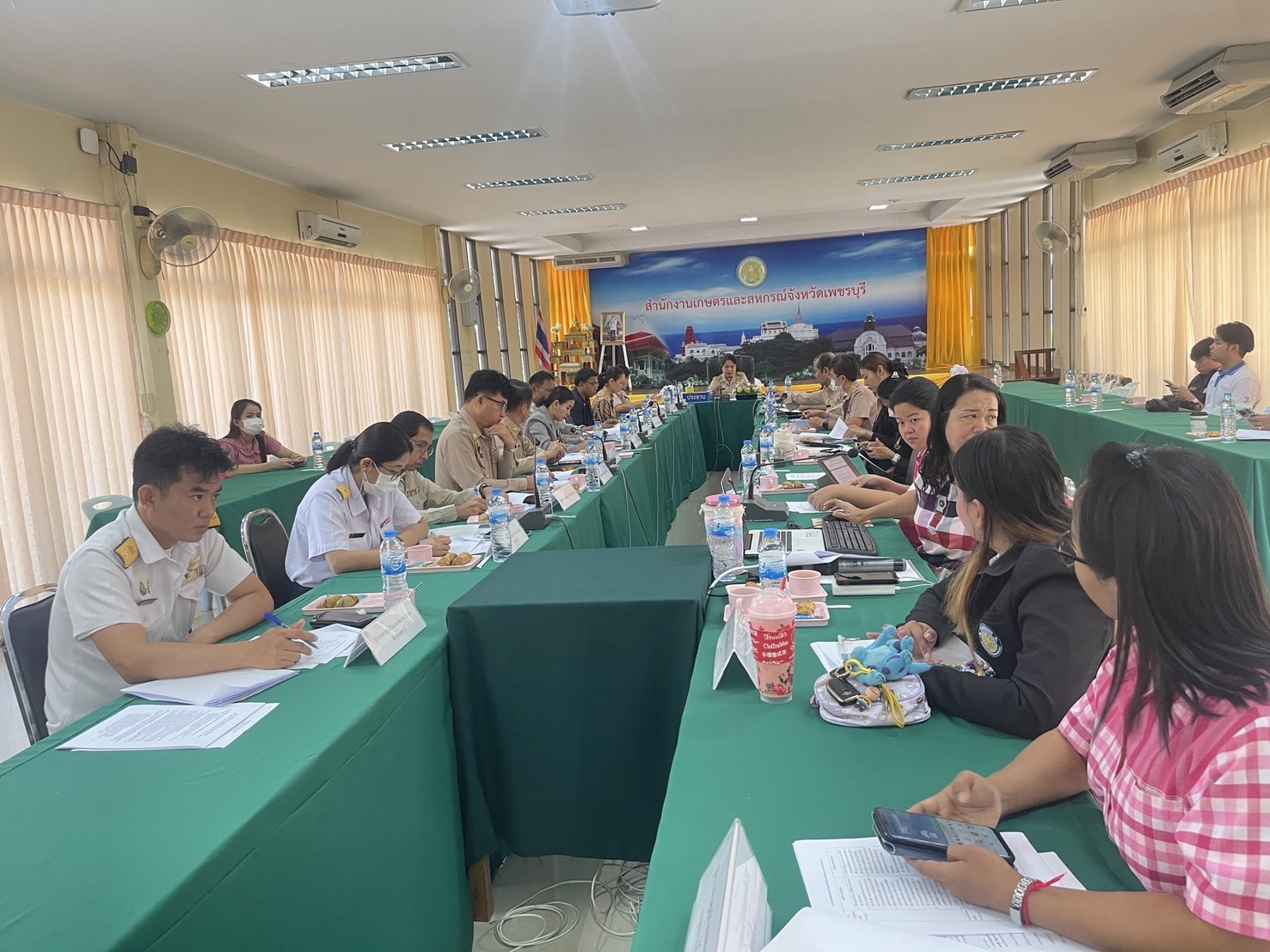 ประชุมคณะทำงานจัดทำแผนพัฒนาการเกษตรและสหกรณ์ของจังหวัดเพชรบุรี..คลิก