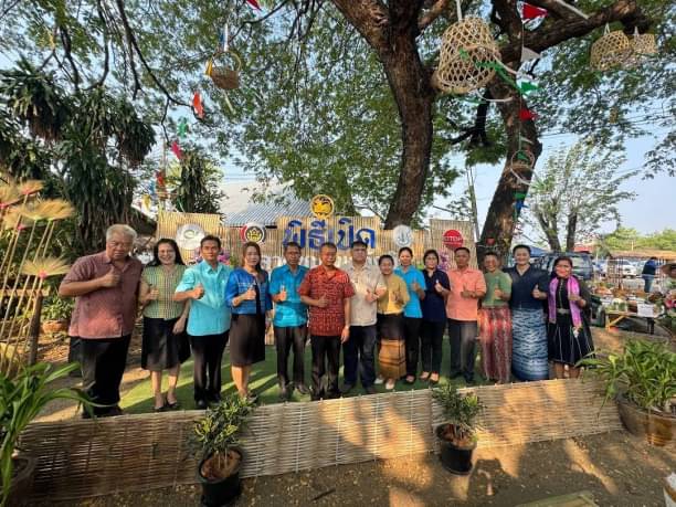 ร่วมพิธีเปิดตลาดชุมชนณวัตวิถี ตามโครงการหนึ่งอำเภอ หนึ่งตำบล สุขยั่งยืน หนึ่ง หมู่บ้าน สุขยั่งยืน โครงการ โคกหนองนาแบบบูรณาการ สู่หมู่บ้านสุขยั่งยืน..คลิก