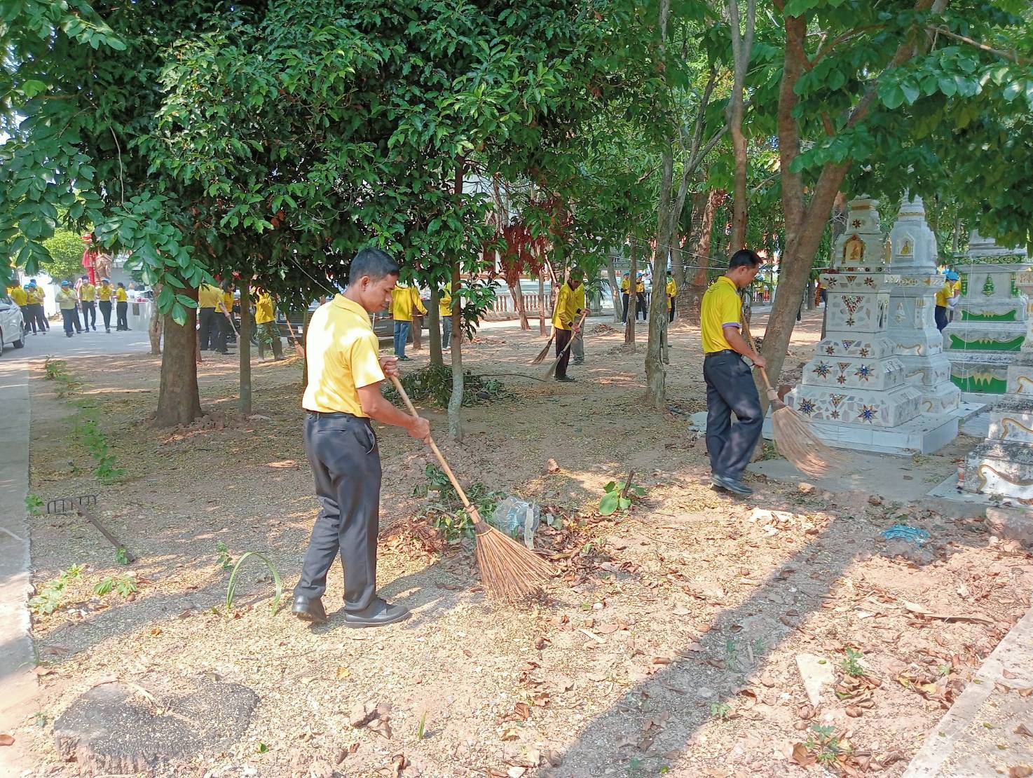 สำนักงานประมงจังหวัดหนองบัวลำภู ร่วมกิจกรรมจิตอาสาพัฒนาศาสนสถาน วัดศรีคูณเมือง เพื่อเฉลิมพระเกียรติพระบาทสมเด็จพระเจ้าอยู่หัว เนื่องในโอกาสพระราชพิธีมหามงคล เฉลิมพระชนมพรรษา 6 รอบ 28 กรกฏาคม 2567