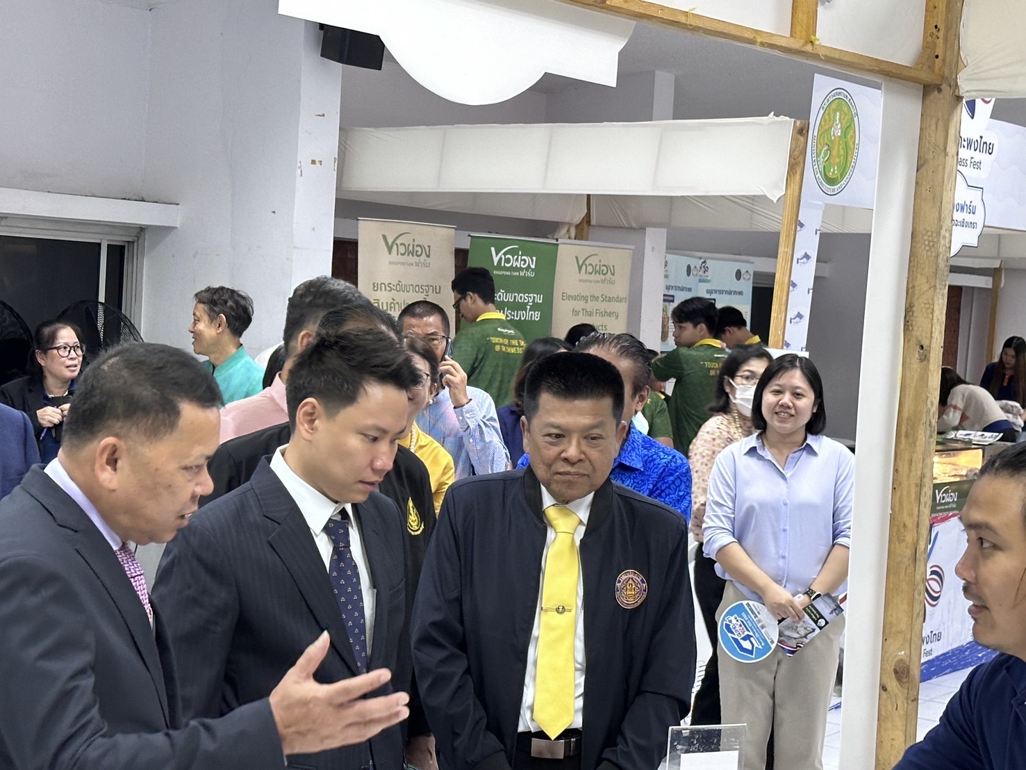 ณ ห้องประชุมอานนท์ กรมประมง..คลิก