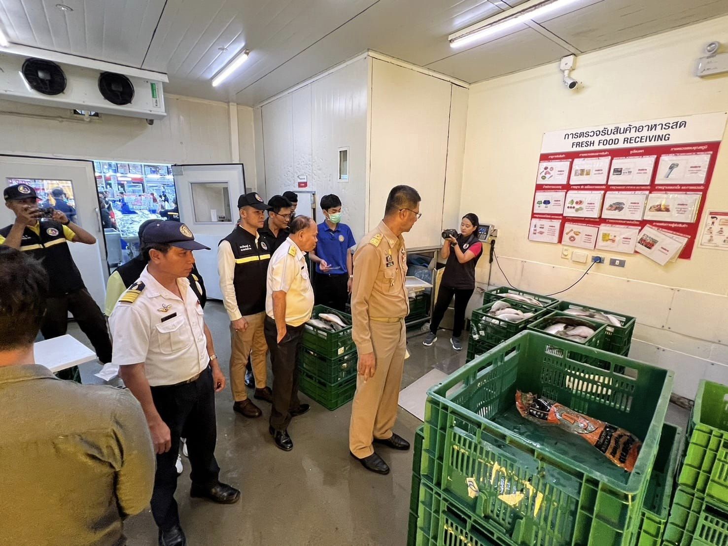 วันที่ 7 พฤษภาคม 2567 : ศูนย์บริหารจัดการด่านตรวจประมง เขต 9 (สตูล) ร่วมกับ รองผู้ว่าราชการจังหวัดสตูล กองอำนวยการรักษาความมั่นคงภายในจังหวัดสตูล ผู้บังคับการตำรวจภูธรจังหวัดสตูล พาณิชย์จังหวัดสตูล ประมงจังหวัดสตูล ปศุสัตว์จังหวัดสตูล ด่านกักกันสัตว์จังหวัดสตูล อุตสาหกรรมจังหวัดสตูล เกษตรและสหกรณ์จังหวัดสตูล ผู้บังคับกองพันทหารที่ 2 กรมทหารราบที่ 5 ตรวจสอบห้องเย็น ตามนโยบายกระทรวงเกษตรและสหกรณ์..คลิก