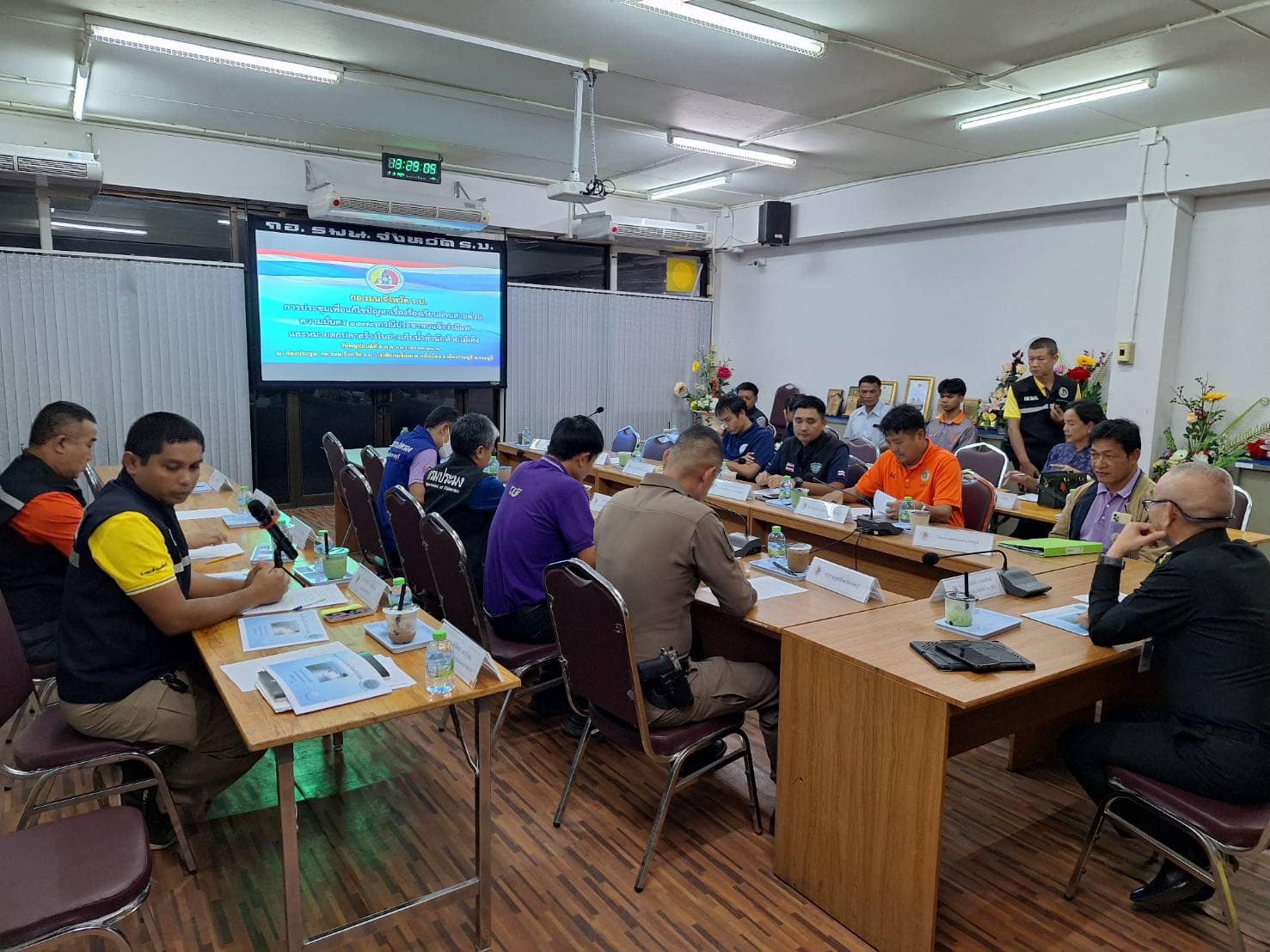 เข้าร่วมประชุมหารือเพื่อการแก้ไขปัญหากรณีประชาชนได้รับความเดือดร้อนจากหมายตกปลา พื้นที่อ่างเก็บน้ำห้วยสำนักไม้เต็ง