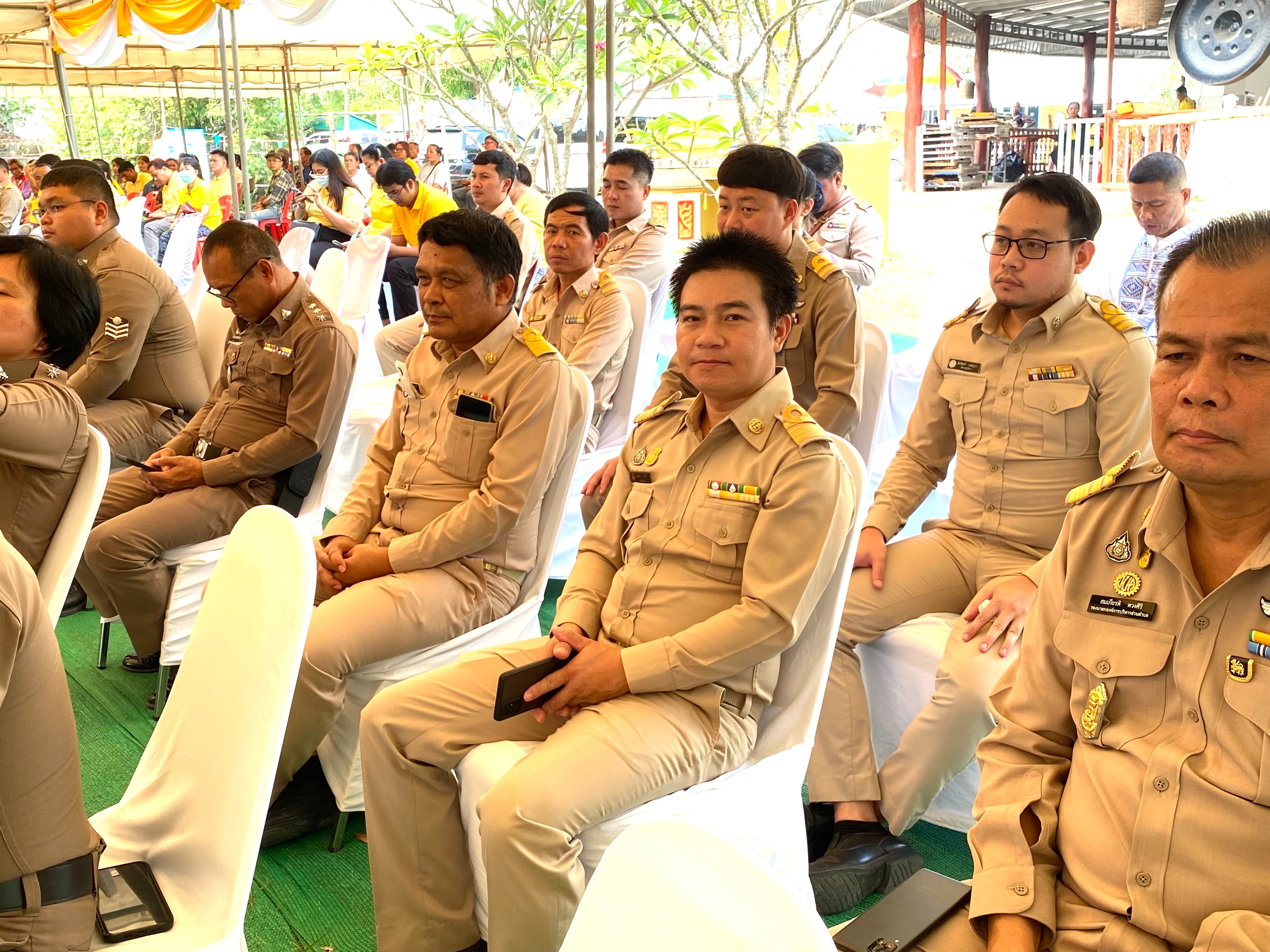 สำนักงานประมงจังหวัดหนองบัวลำภู ร่วมพิธีลาสิกขาตามโครงการบรรพชาสามเณรภาคฤดูร้อน เฉลิมพระเกียรติพระบาทสมเด็จพระเจ้าอยู่หัวฯ..คลิก
