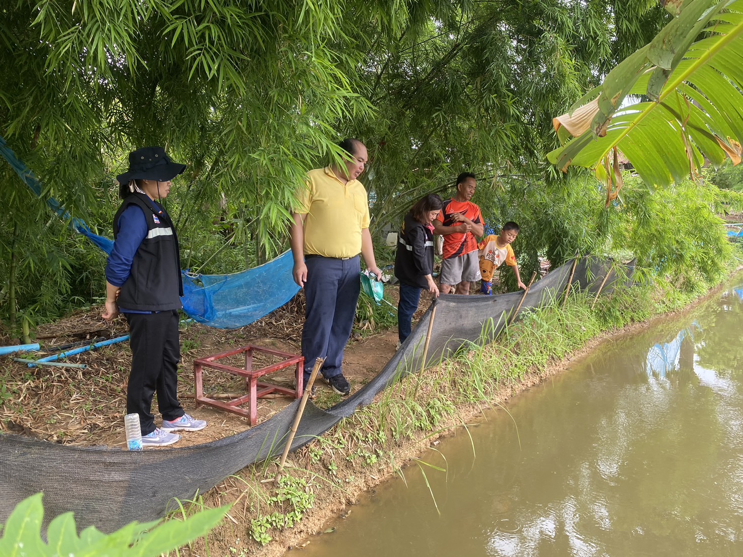 สำนักงานประมงจังหวัดหนองบัวลำภู ร่วมกับศูนย์วิจัยและพัฒนาการเพาะเลี้ยงสัตว์น้ำจืดอุดรธานี ร่วมมอบปัจจัยการผลิต ตามโครงการระบบส่งเสริมการเกษตรแบบแปลงใหญ่