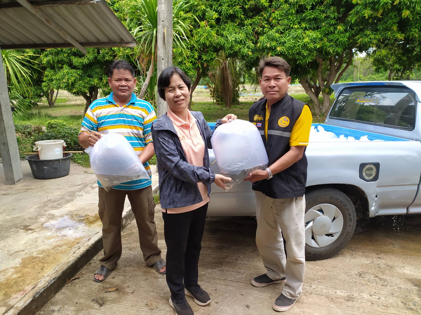 มอบพันธุ์สัตว์น้ำแก่ผู้นำชุมชนในพื้นที่เขตอำเภอหัวตะพาน..คลิก