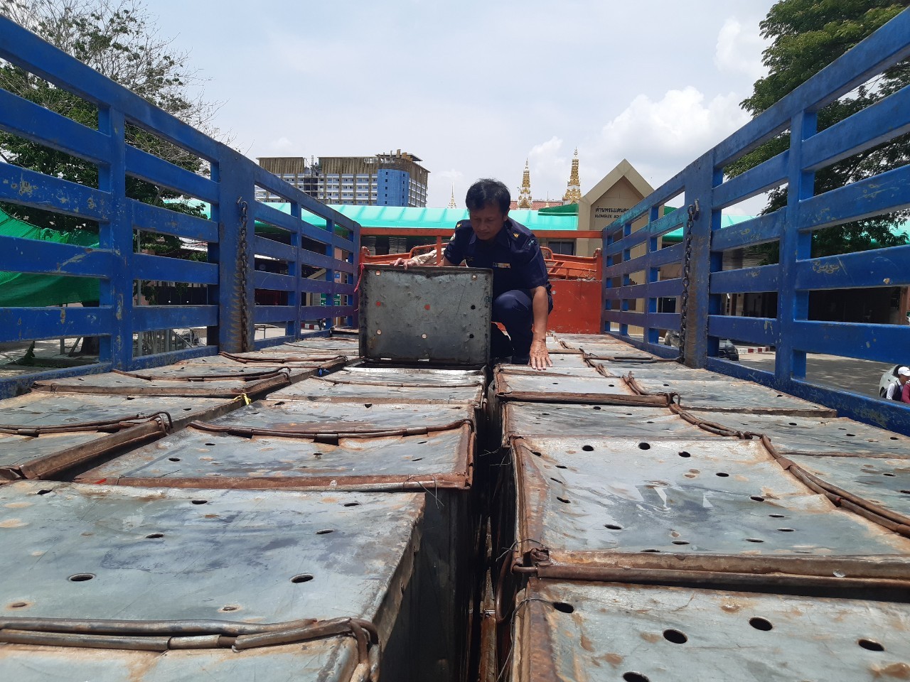 ตรวจสินค้าประมงที่นำเข้า ส่งออก ทางจุดผ่านแดนถาวรบ้านคลองลึก