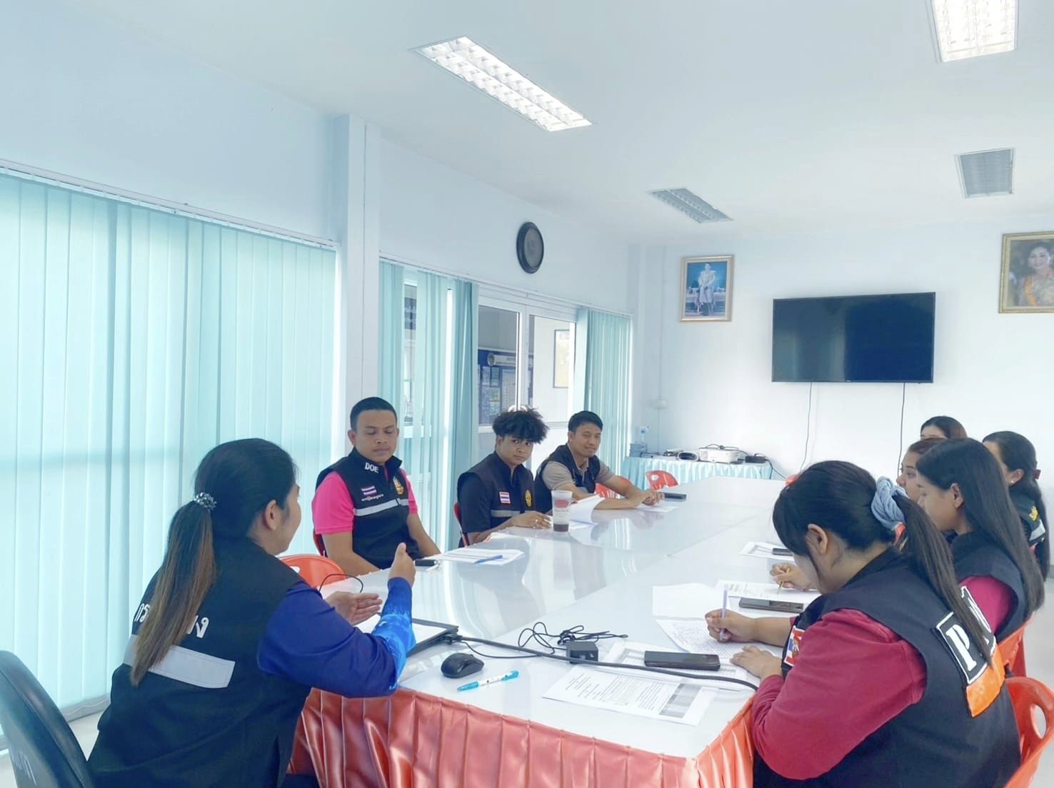 วันที่ 14 พฤษภาคม 2567 เวลา 14.30 น.: สำนักงานศูนย์ควบคุมการแจ้งเรือเข้าออกปากบารา จัดประชุมเจ้าหน้าที่ชุดสหวิชาชีพศูนย์ควบคุมการแจ้งเรือเข้าออกปากบาราประจำเดือนพฤษภาคม ณ ห้องประชุมศูนย์บริหารจัดการด่านตรวจประมงเขต 9 (สตูล)..คลิก