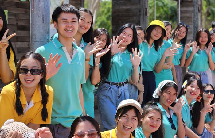 “โครงการครูรักษ์ถิ่น” มหาวิทยาลัยกาฬสินธุ์ ต.สงเปลือย อ.นามน จ.กาฬสินธุ์ ศึกษาดูงานศูนย์ศึกษาการพัฒนาอ่าวคุ้งกระเบนฯ..คลิก
