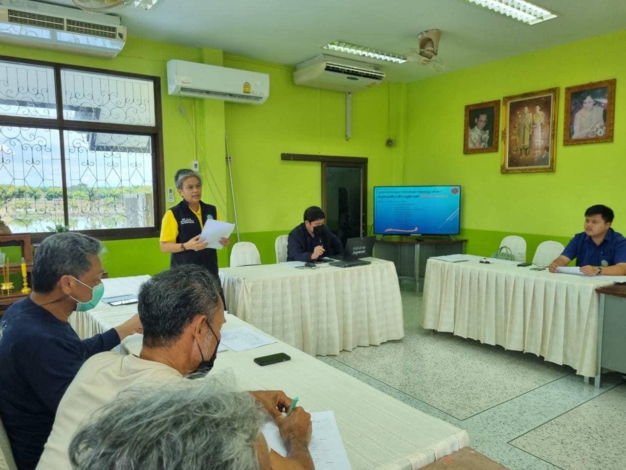 ร่วมลงพื้นที่ตรวจติดตามคำขอใช้ตราสัญลักษณ์สิ่งบ่งชี้ทางภูมิศาสตร์ “กุ้งก้ามกรามบางแพ”