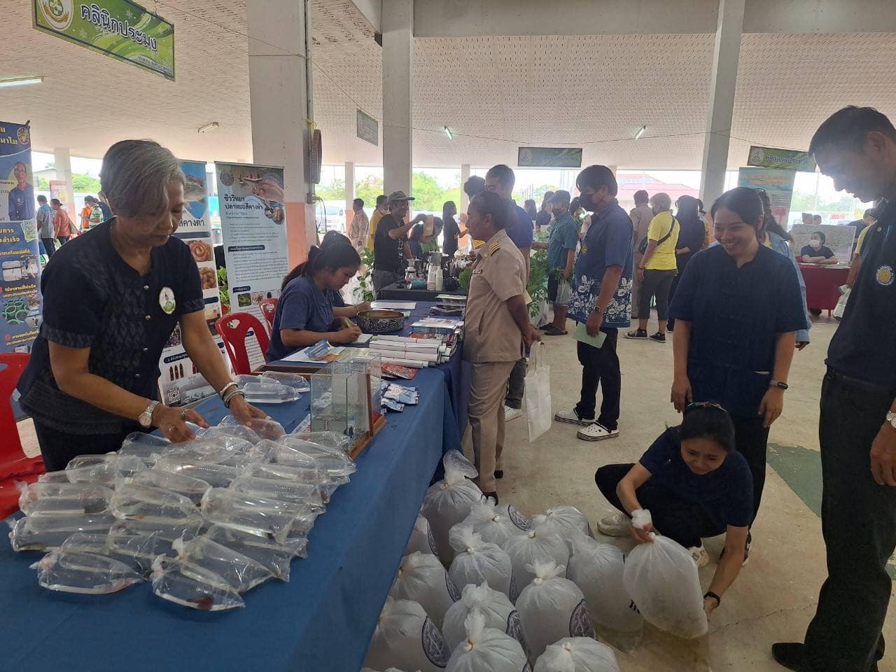 ร่วมออกให้บริการคลินิกประมง ในกิจกรรมคลินิกเกษตรเคลื่อนที่ ในพระราชานุเคราะห์ สมเด็จพระบรมโอรสาธิราชฯ สยามมกุฎราชกุมาร ไตรมาส 3