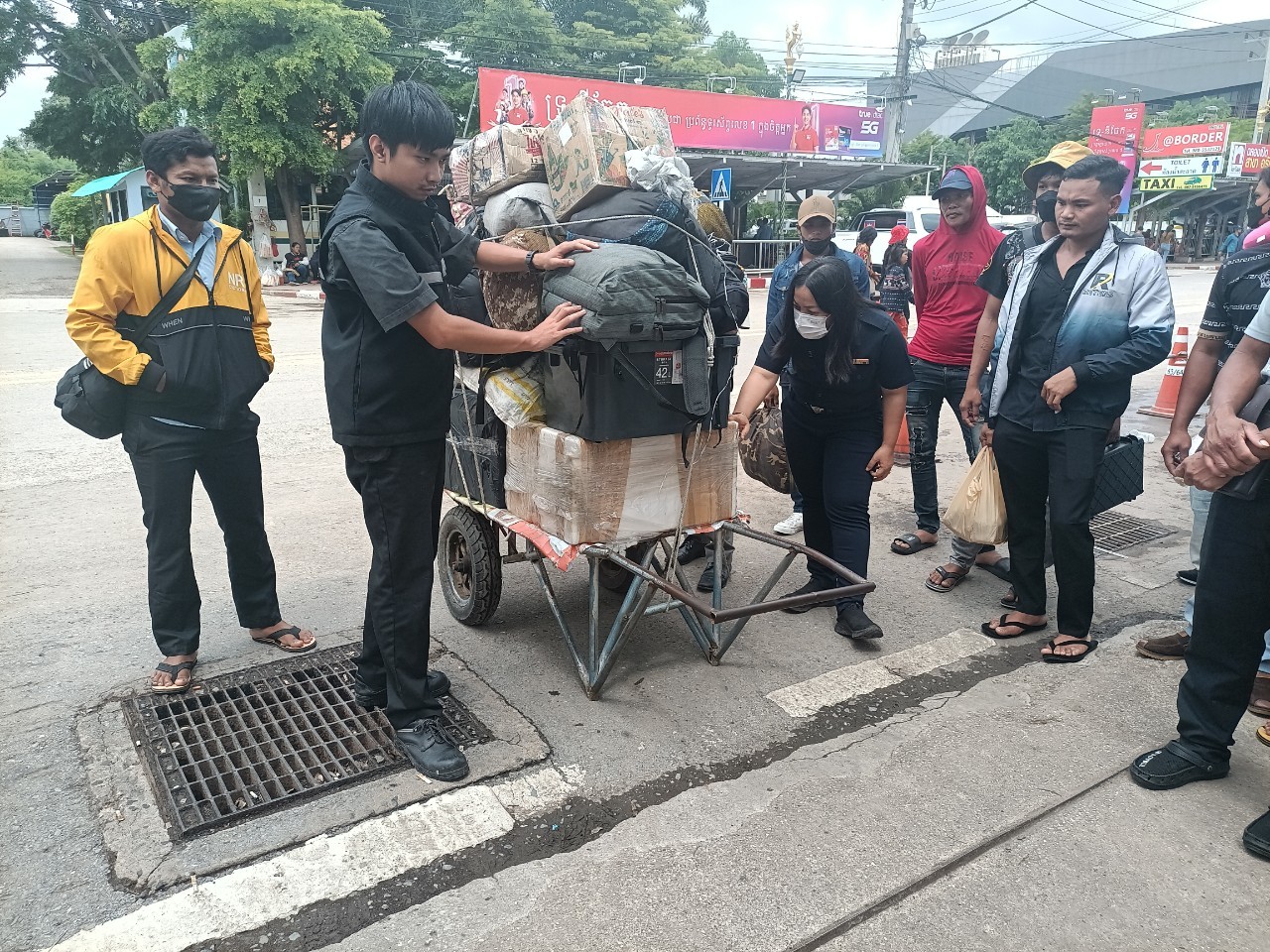 ตรวจสินค้าประมงที่นำเข้า ส่งออก ทางจุดผ่านแดนถาวรบ้านคลองลึก