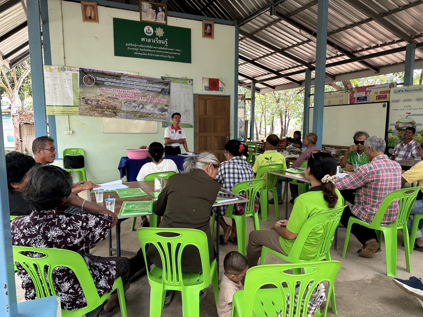 ร่วมจัดกิจกรรมอบรมเกษตรกรที่เข้าร่วมโครงการพัฒนาอาชีพการเพาะเลี้ยงปลาตะเพียนขาวในบ่อดิน อำเภอพยุห์..คลิก