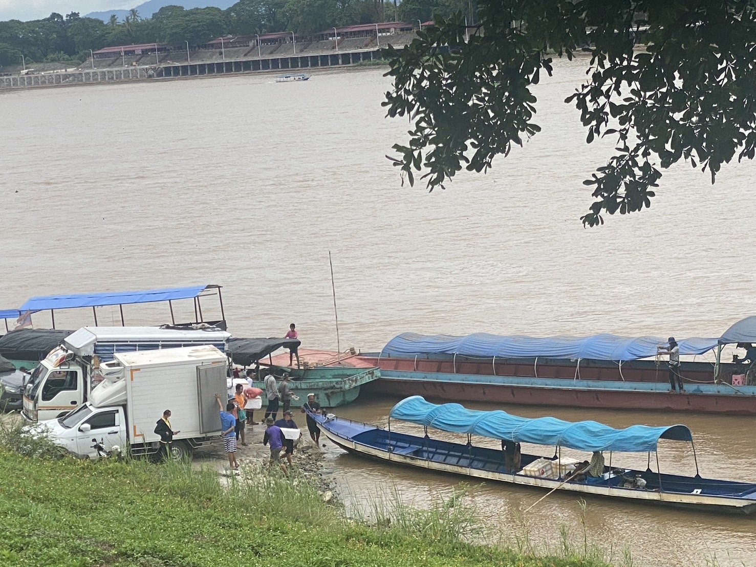 ผู้อำนวยการศูนย์บริหารจัดการด่านตรวจประมงเขต 1 (เชียงราย)พร้อมด้วยเจ้าหน้าที่ฯ ตรวจสอบสินค้าประมงส่งออกไปยังสาธารณรัฐประชาธิปไตยประชาชนลาว..คลิก