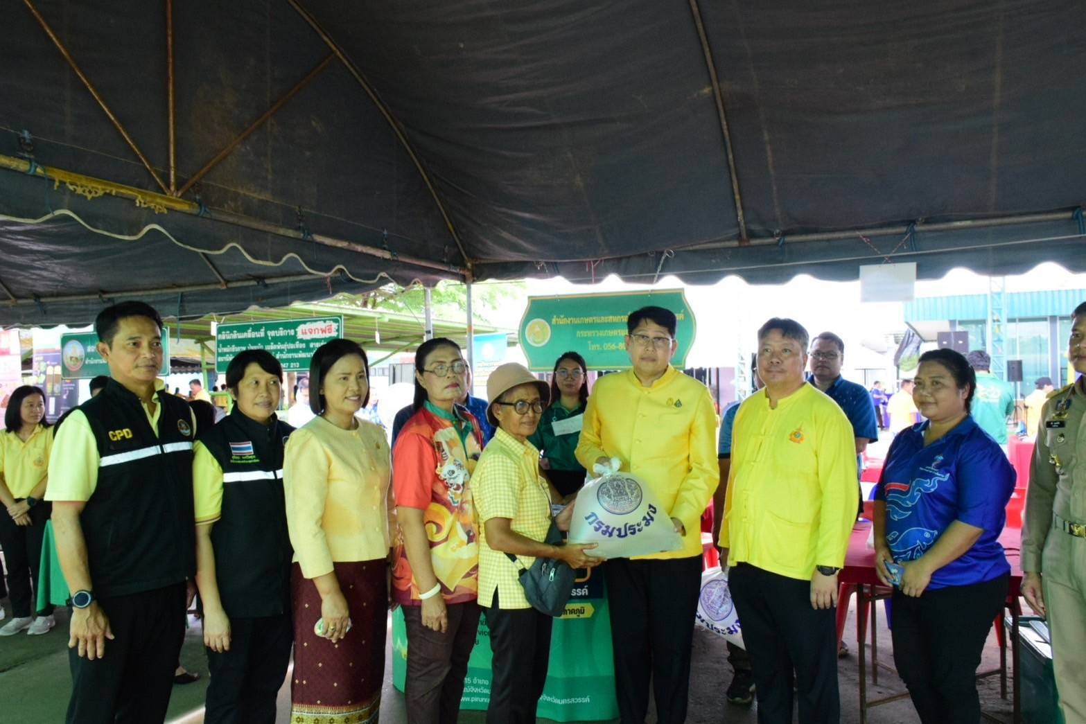 เข้าร่วมโครงการหน่วยบำบัดทุกข์ บำรุงสุข สร้างรอยยิ้มให้ประชาชนจังหวัดนครสวรรค์..คลิก
