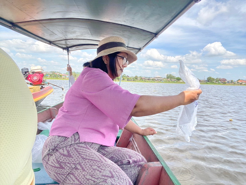 ร่วมปล่อยพันธุ์กุ้งก้ามกราม ลงสู่ทะเลน้อย อ.ควนขนุน จ.พัทลุง..คลิก