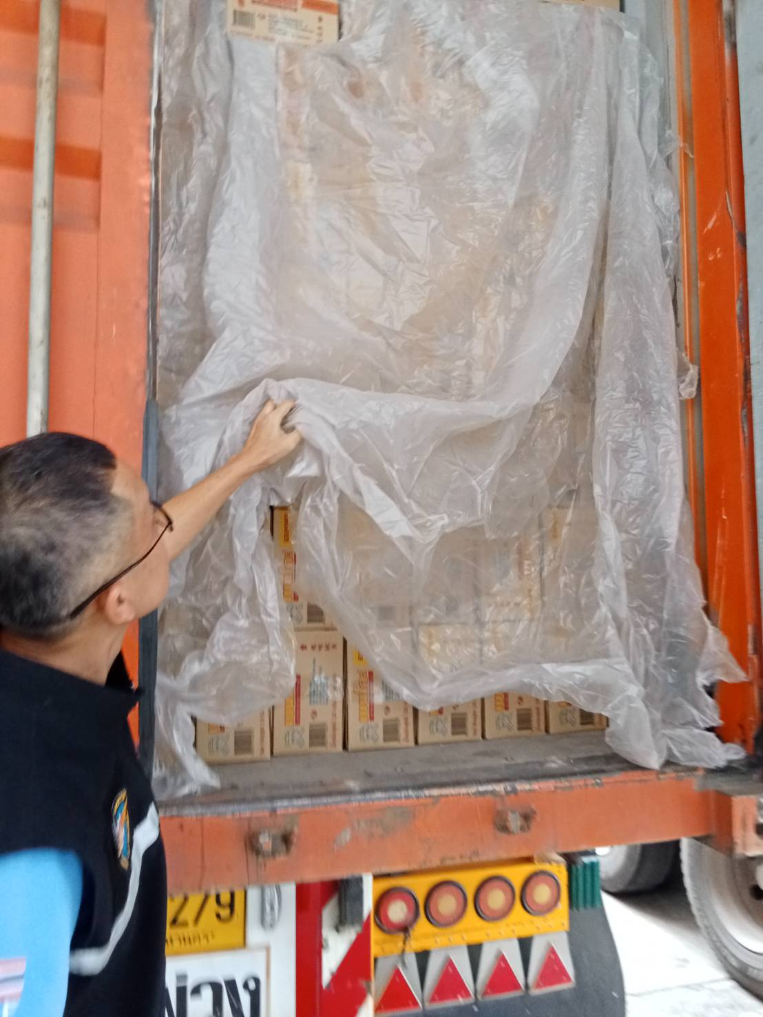 27 พ.ค. 2567 ด่านตรวจประมงมุกดาหาร ตรวจสอบสินค้าประมงส่งออกไปยังประเทศลาว และ ประเทศเวียดนาม  ณ สะพานมิตรภาพไทย - ลาว แห่งที่ 2 จังหวัดมุกดาหาร..คลิก