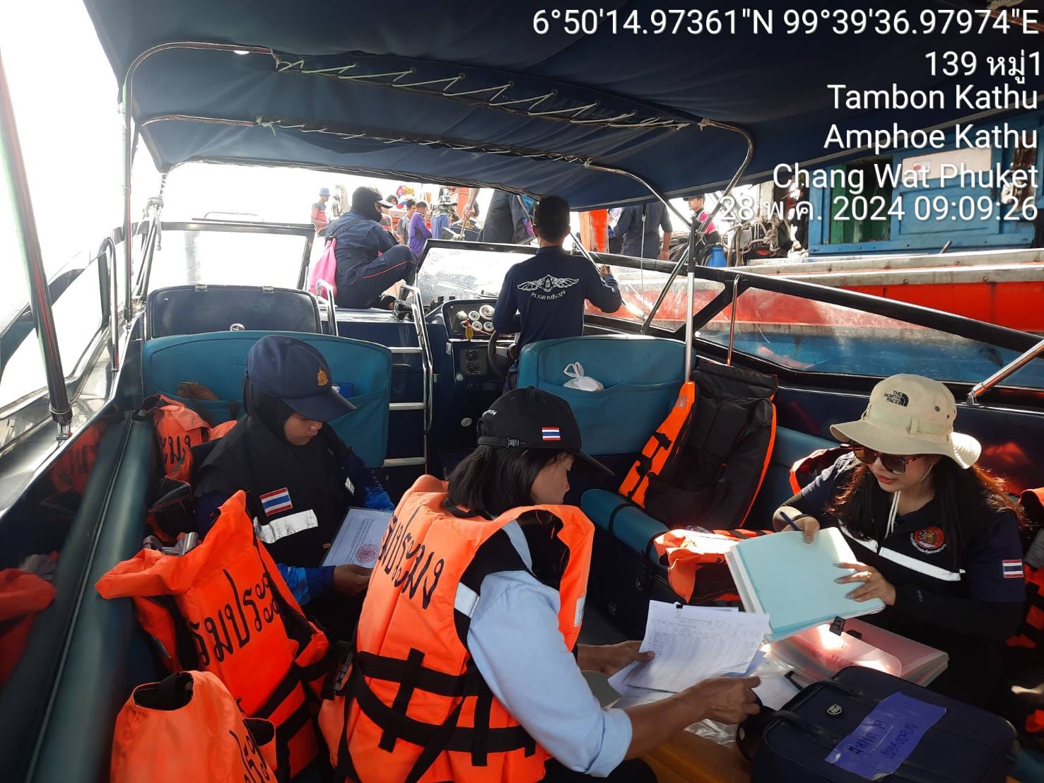 วันที่ 28 พฤษภาคม 2567 : ศบป.9 สตูล บูรณาการตรวจร่วมเรือประมงพาณิชย์กลางทะเลจังหวัดสตูล : เจ้าหน้าที่ศูนย์บริหารจัดการด่านตรวจประมงเขต 9 (สตูล) ร่วมกับหน่วยป้องกันและปราบปรามประมงทะเลเกาะหลีเป๊ะ (สตูล) สำนักงานจัดหางานจังหวัดสตูล สำนักงานสวัสดิการและคุ้มครองแรงงานจังหวัดสตูล สำนักงานพัฒนาสังคมและความมั่นคงของมนุษย์จังหวัดสตูล และศูนย์อำนวยการรักษาผลประโยชน์ของชาติทางทะเลจังหวัดสตูล
