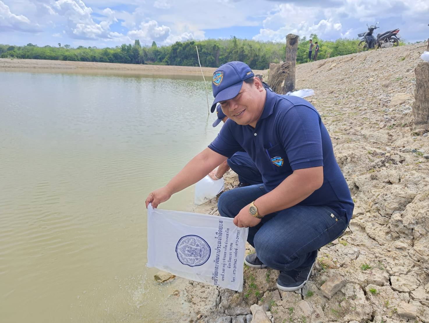 ภาพกิจกรรมลงพื้นที่เพื่อดำเนินโครงการเสริมสร้างการมีส่วนร่วมของชุมชนประมง ประจำปีงบประมาณ 2567